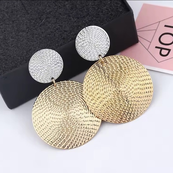 NEW!  Unique Gold and Silver color plated Earrings wholesale - Picture 5 of 5